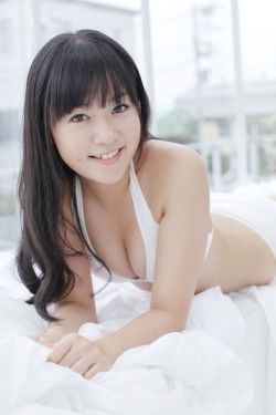 斯嘉丽裸乳照无奶罩视频